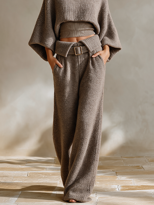 Oriane | Ensemble en maille taupe, col roulé et pantalon large ceinturé