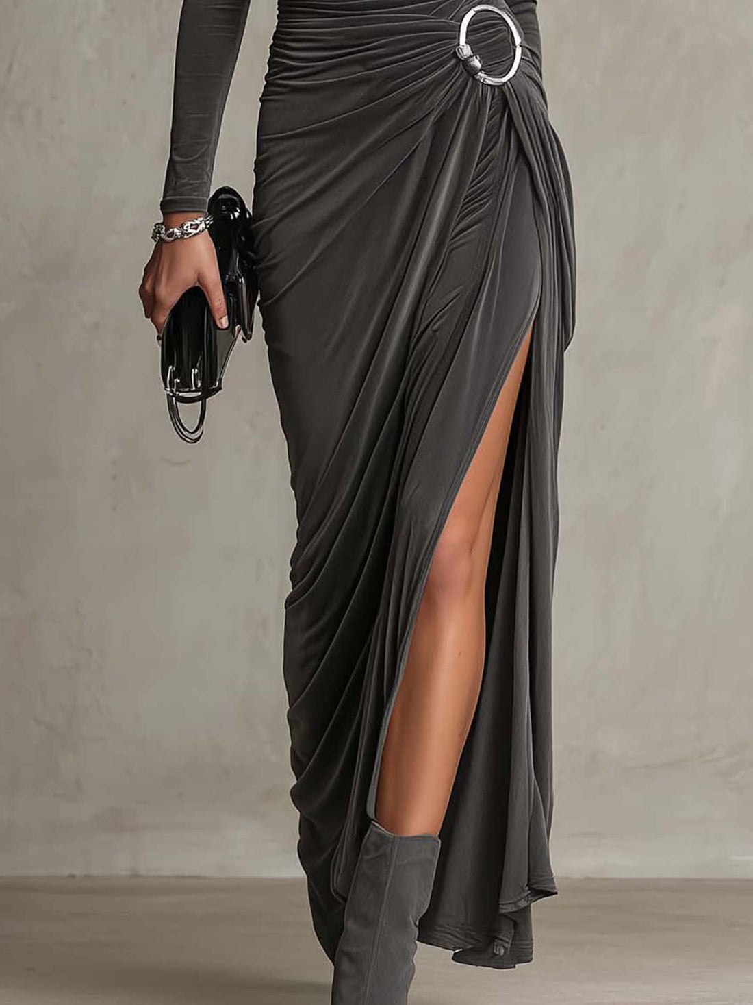 Sylvine | Robe longue drapée gris anthracite à anneau
