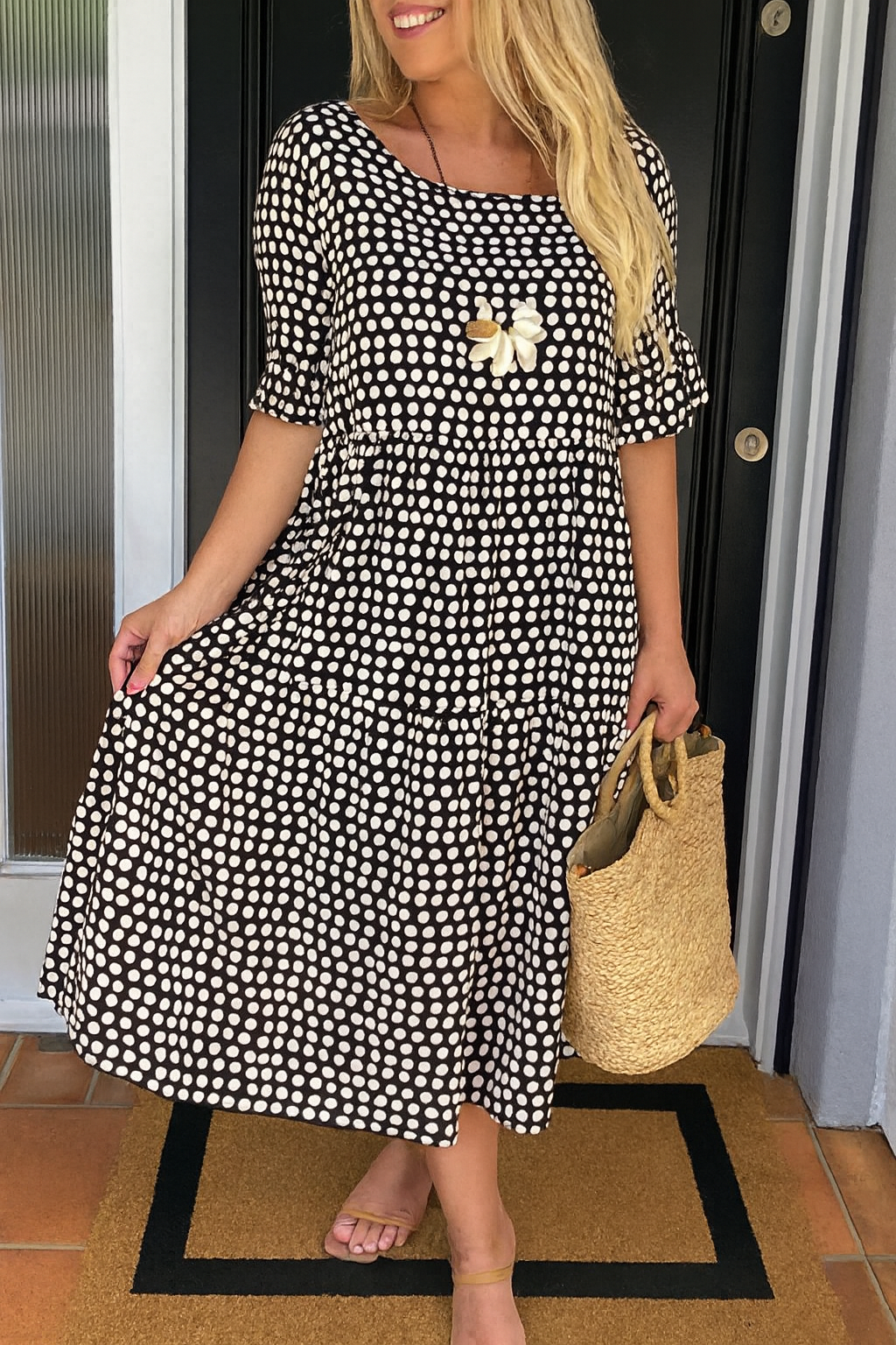 Iris – Robe midi sable élégante