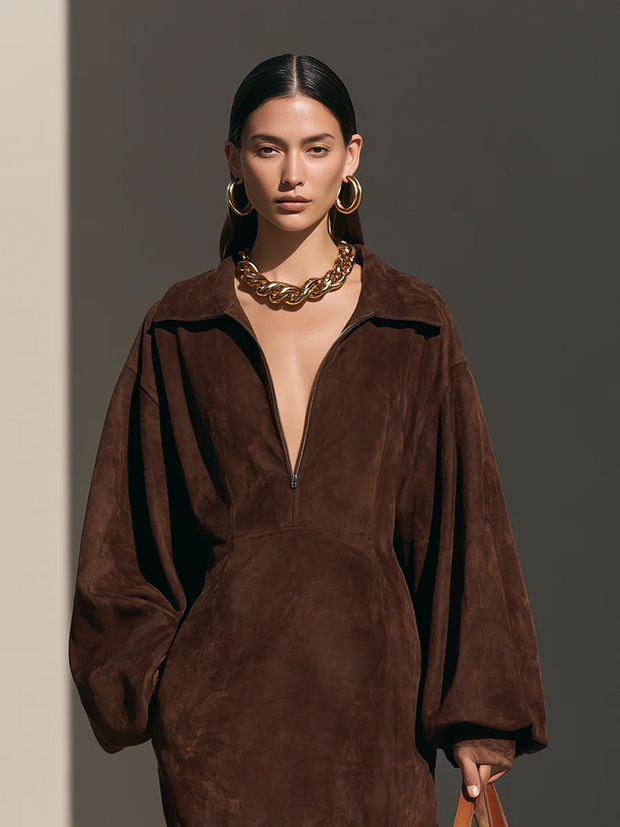 Nora | Robe longue en suédine à demi-zip et fente latérale