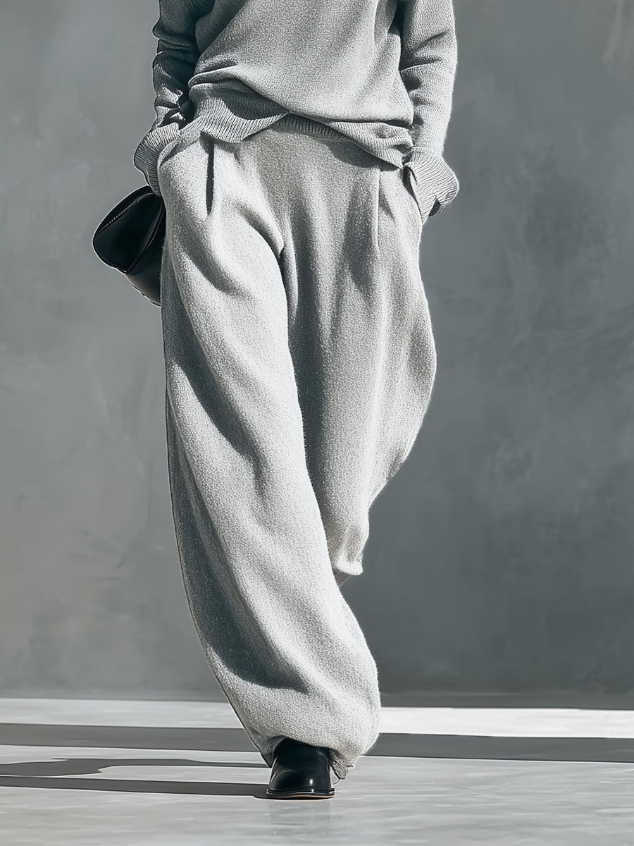 Hélène, détail du pantalon large en maille