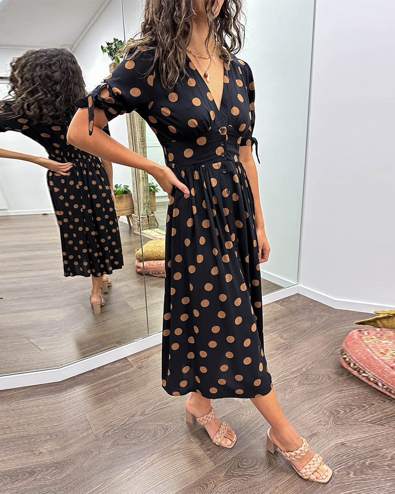 Caterina – Robe midi à pois col V effet sculptant