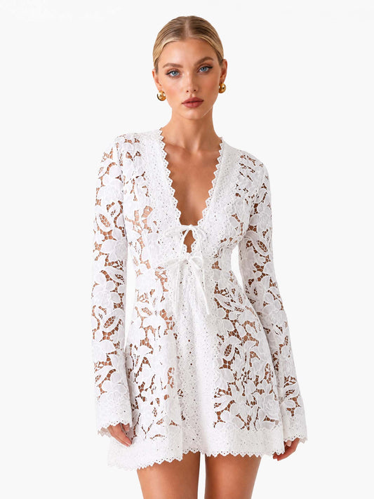 Éloïse | Robe courte en dentelle à décolleté V