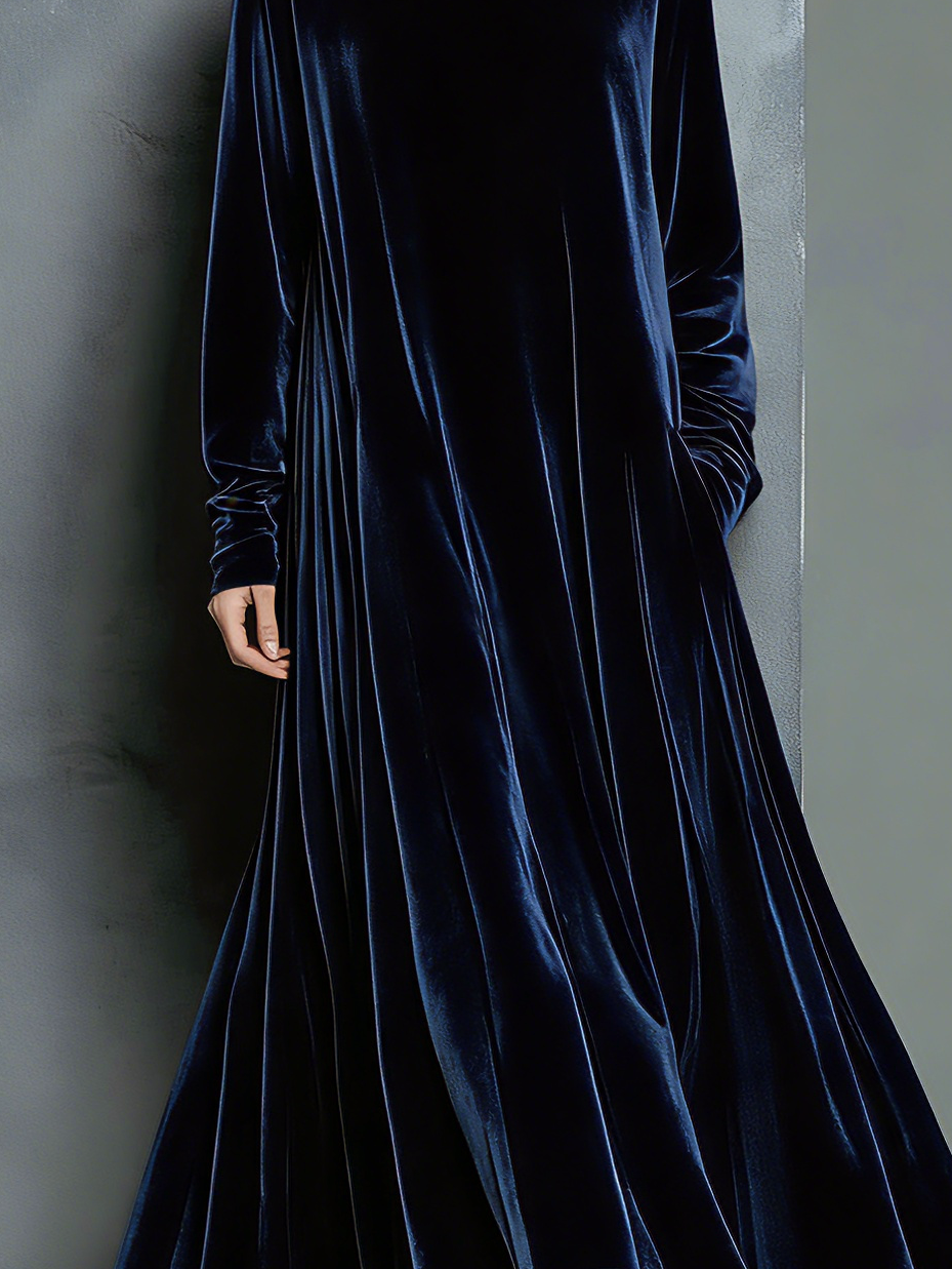 Henriette | Robe longue en velours bleu marine à col montant