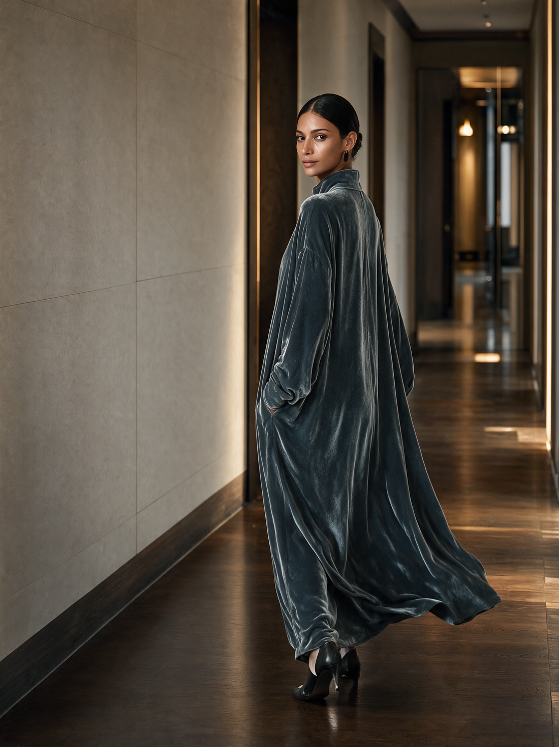 Philomène | Robe longue en velours à col montant et nœud