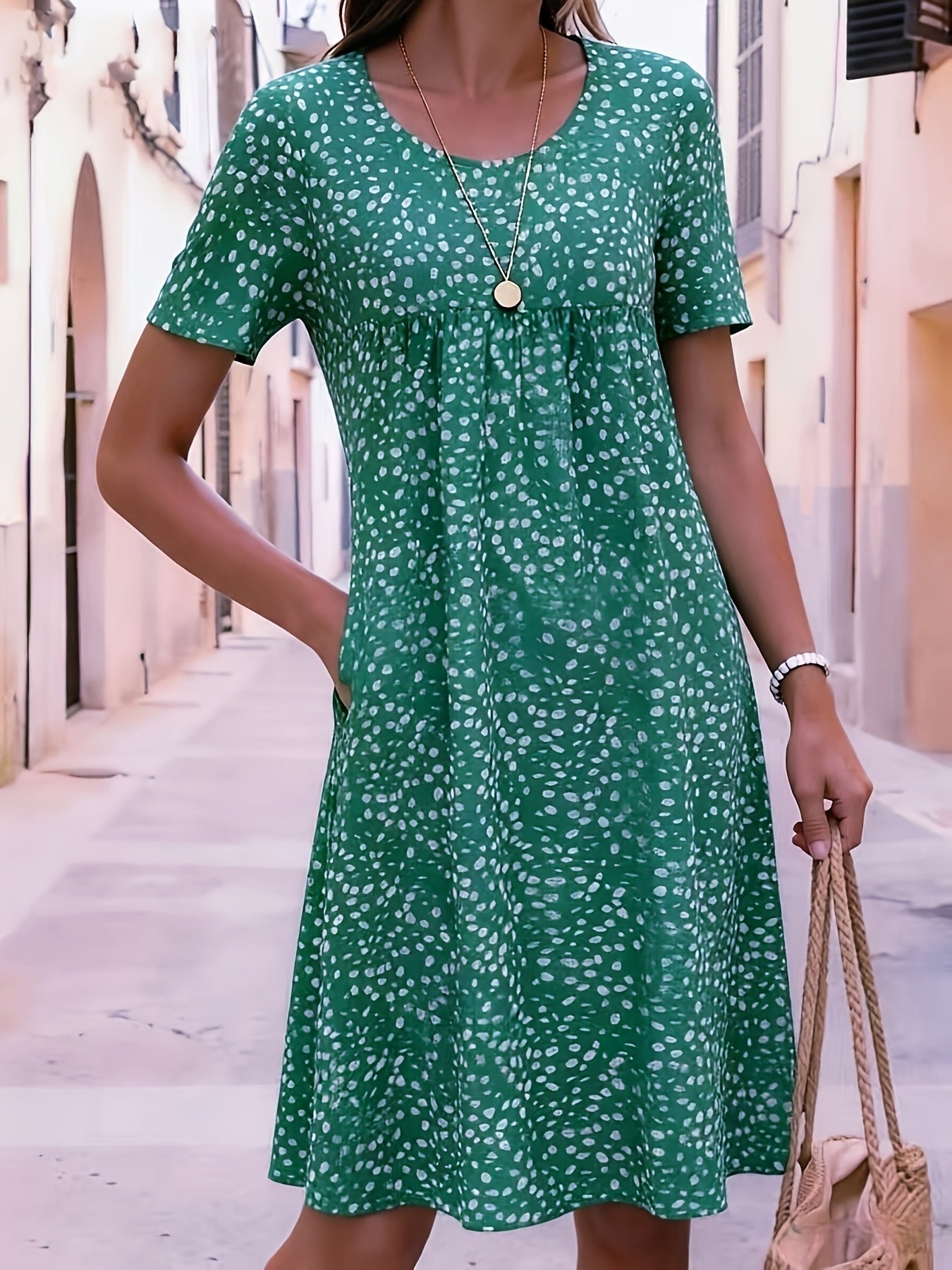 Colette – Robe midi fluide et confortable à imprimé discret