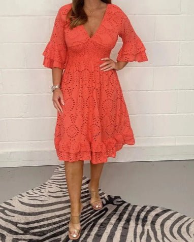 Avery – Robe midi romantique et élégante Lunara