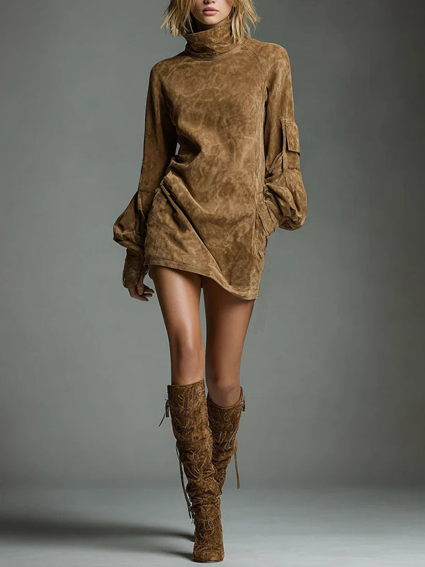 Bertille, robe courte en suédine camel à col roulé, vue de face