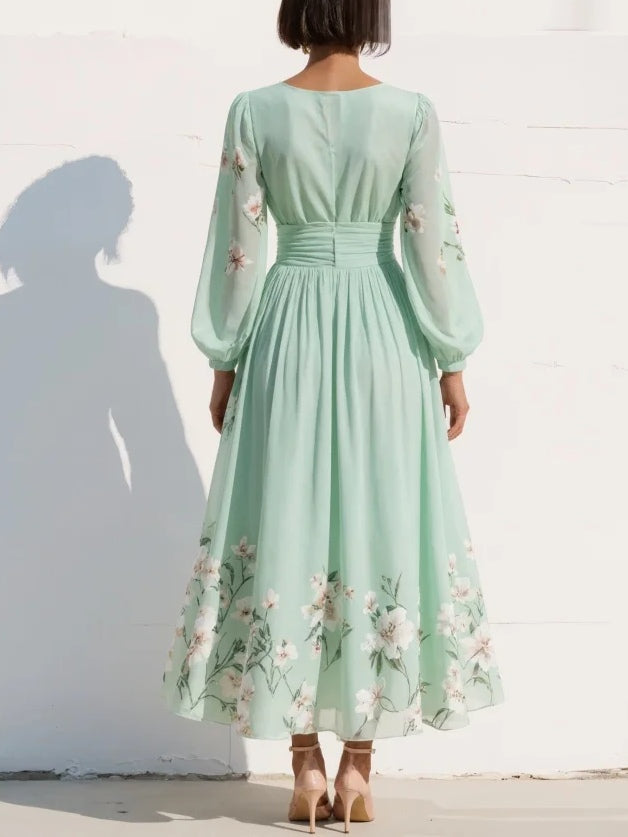 Maëlys – Robe midi plissée fleurie en chiffon col V