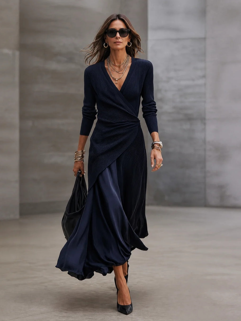 Théa | Robe longue portefeuille bleu marine à panneaux satinés