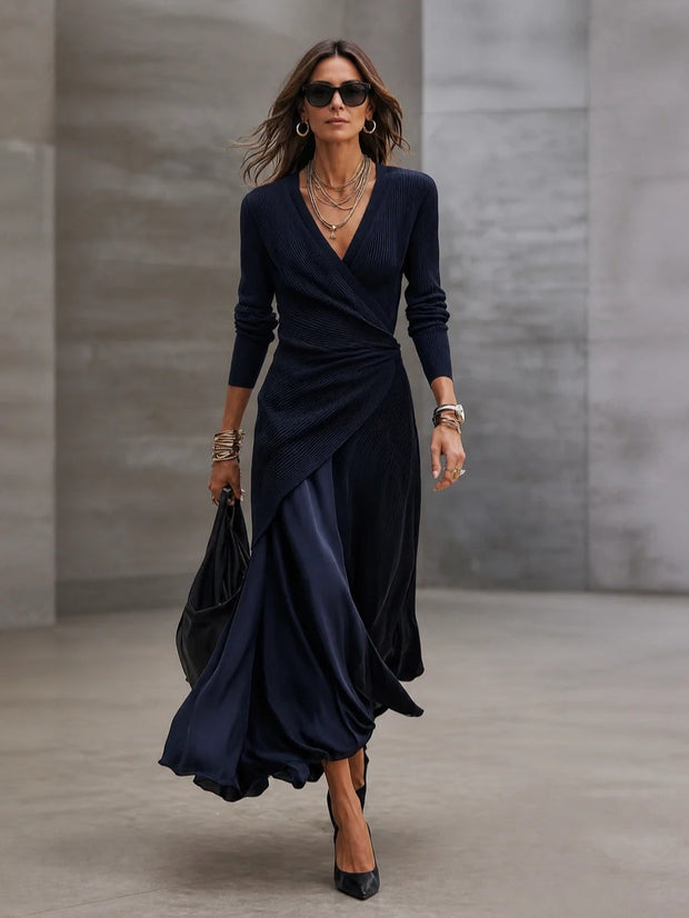 Théa | Robe longue portefeuille bleu marine à panneaux satinés