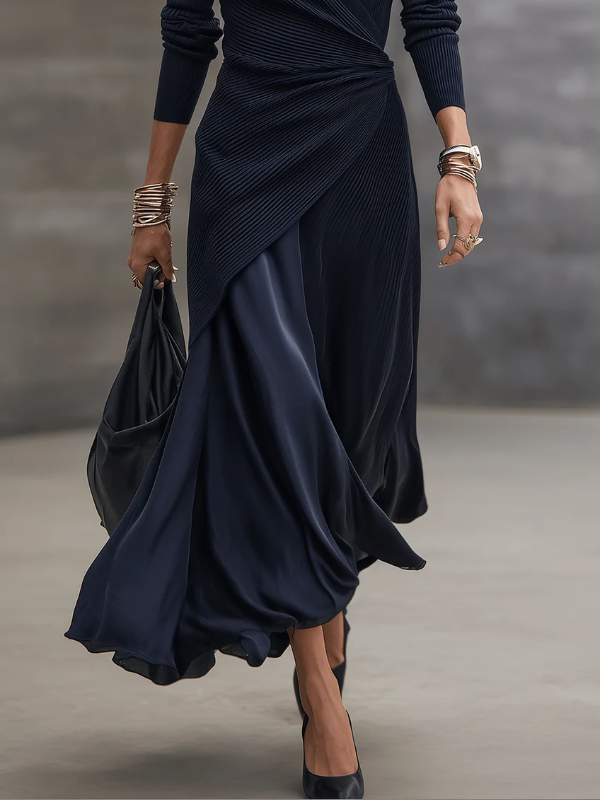 Théa | Robe longue portefeuille bleu marine à panneaux satinés