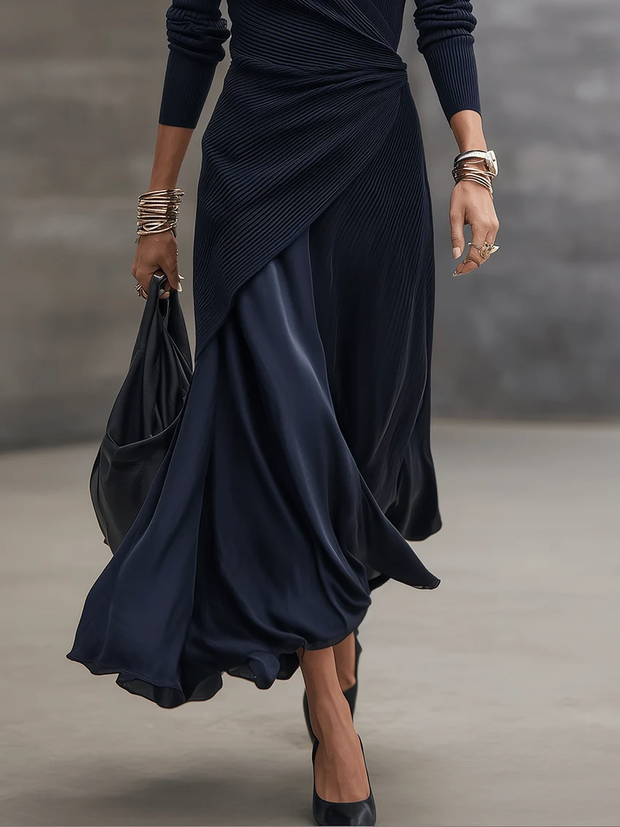 Théa | Robe longue portefeuille bleu marine à panneaux satinés