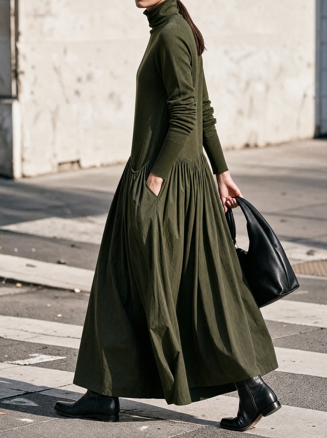 Robe longue Simone vert kaki, portée
